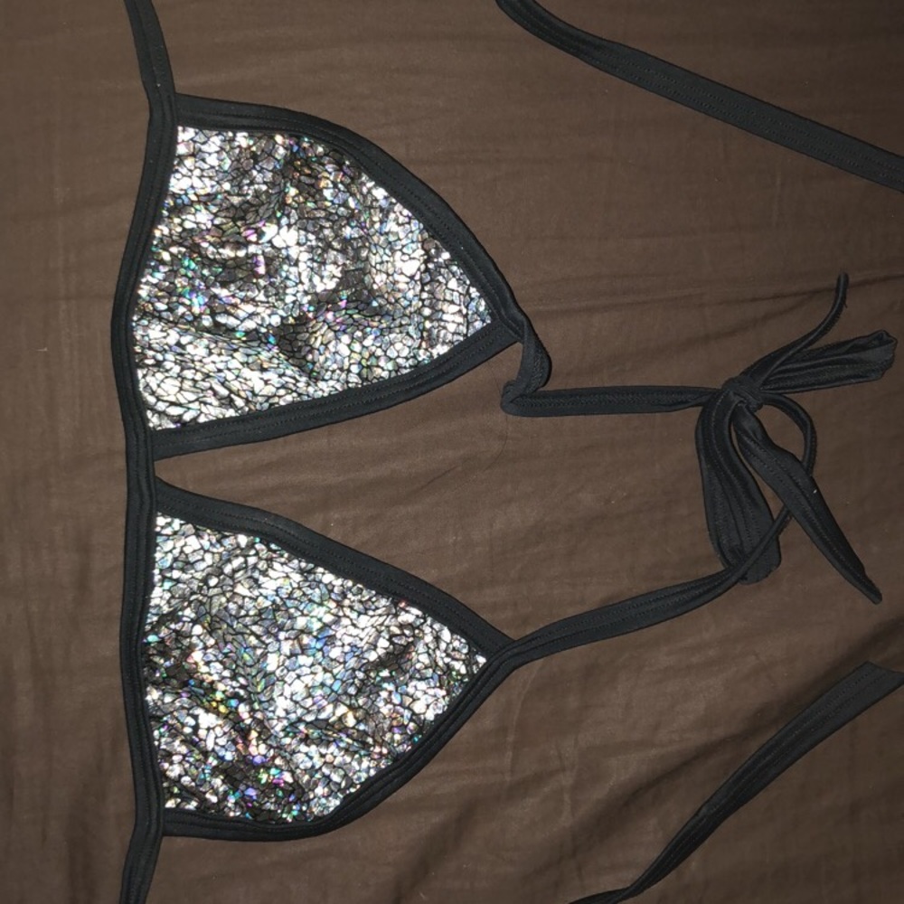 Mi Gente holographic bralette